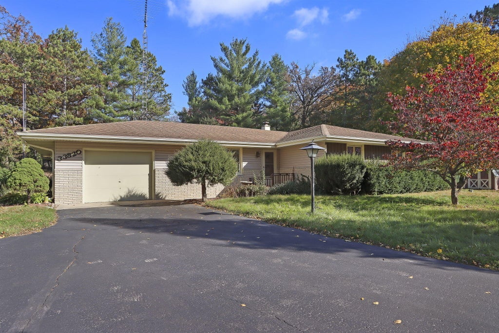 33820 Oriole Cir, Burlington