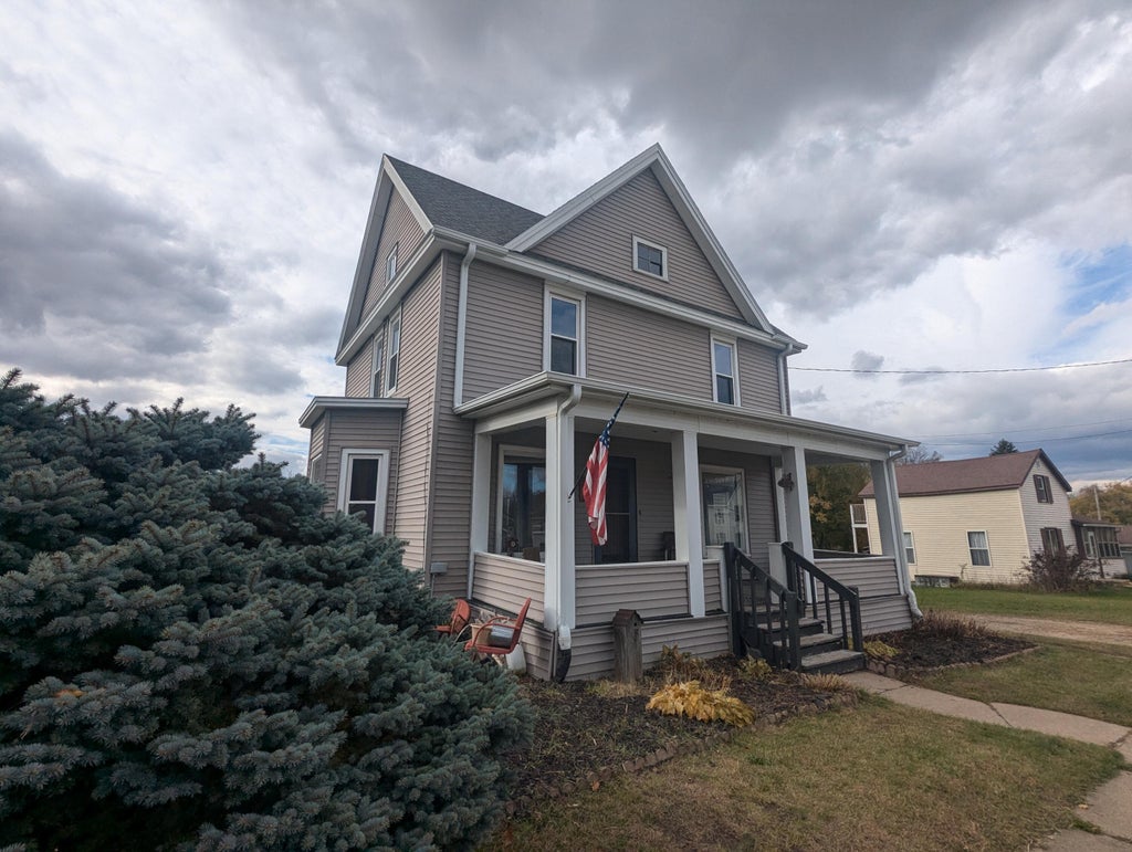 916 S Water St, Sparta