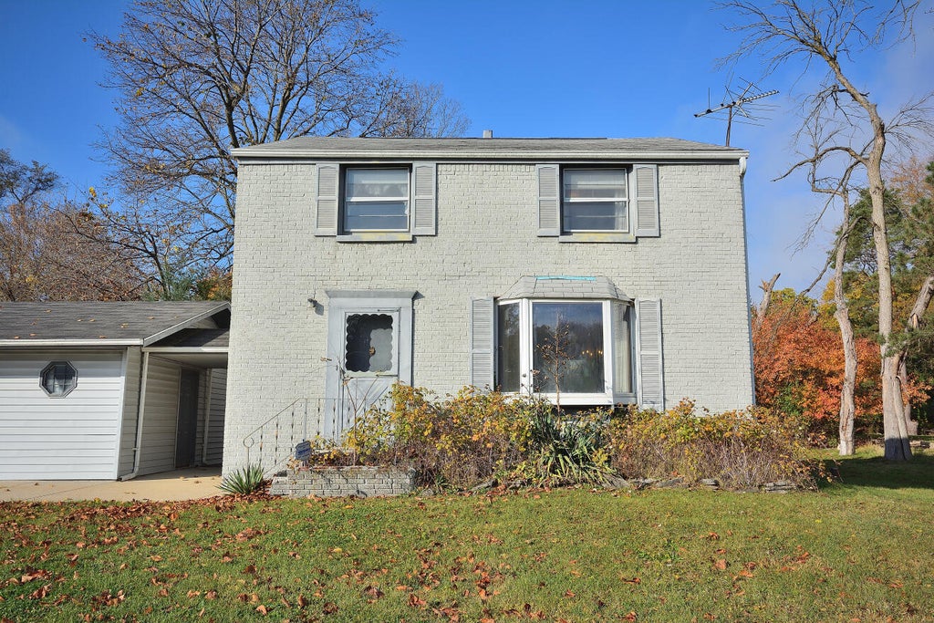 2365 N Calhoun Rd, Brookfield