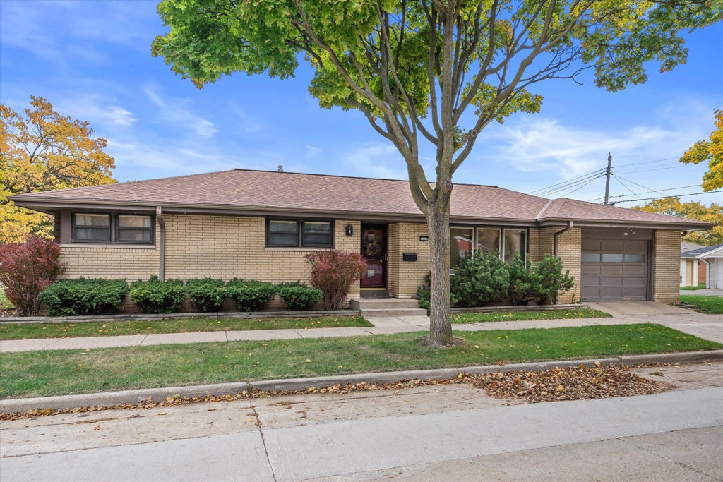 8226 W Fiebrantz Ave, Milwaukee