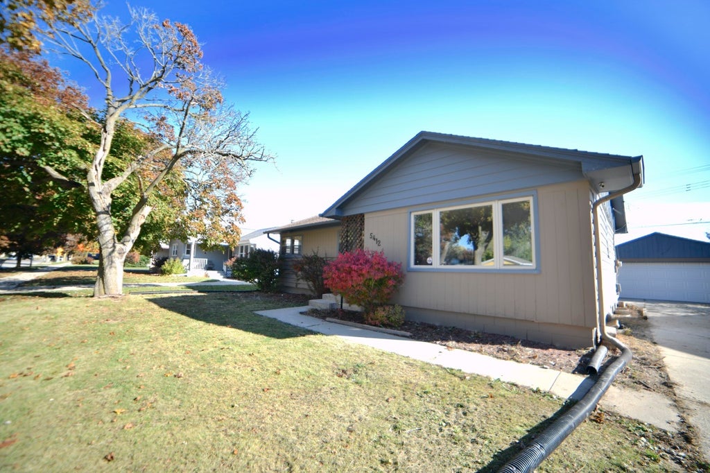 5412 N 103rd St, Milwaukee