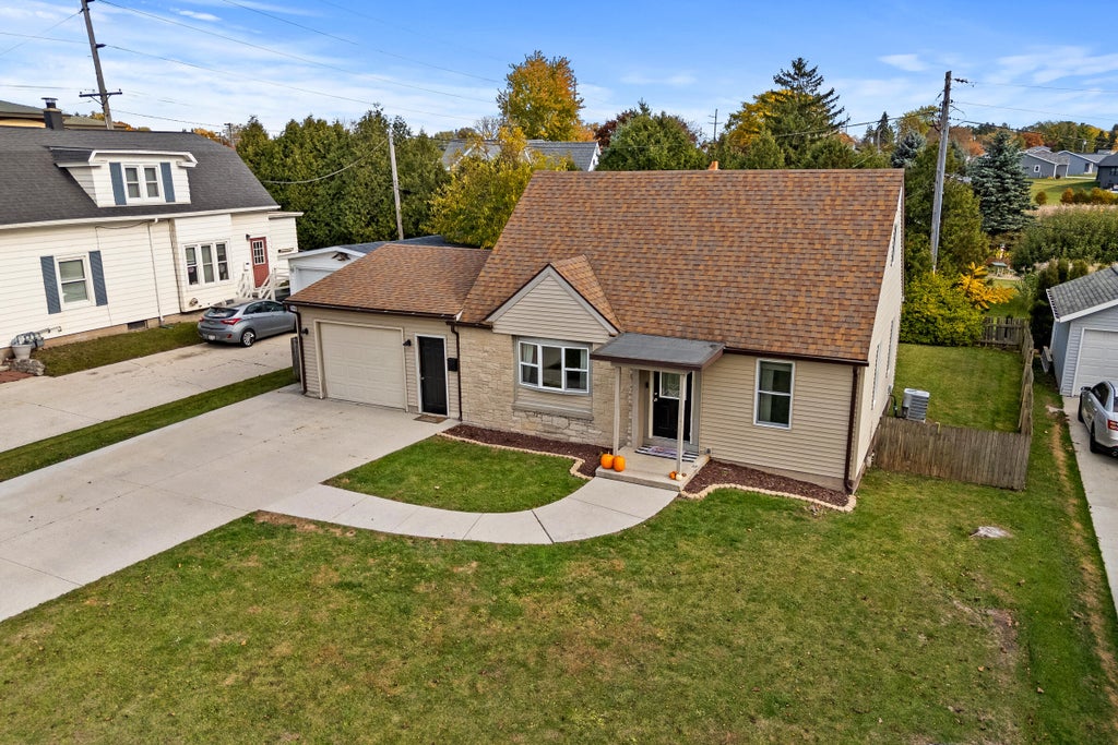 110 6th St, Sheboygan Falls