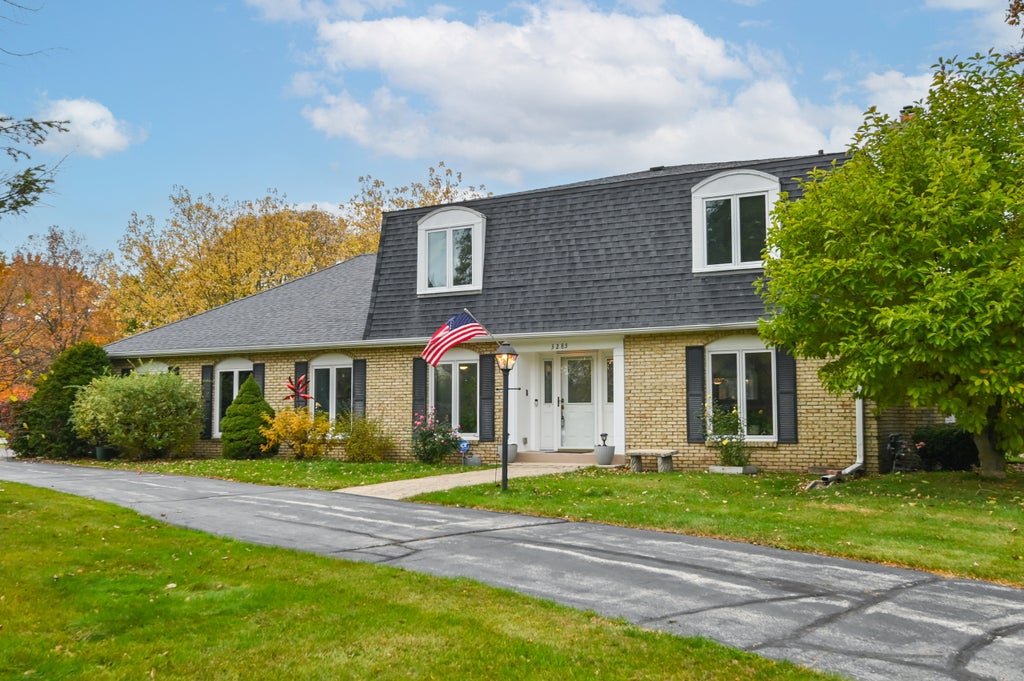 3285 Old Lantern Dr, Brookfield