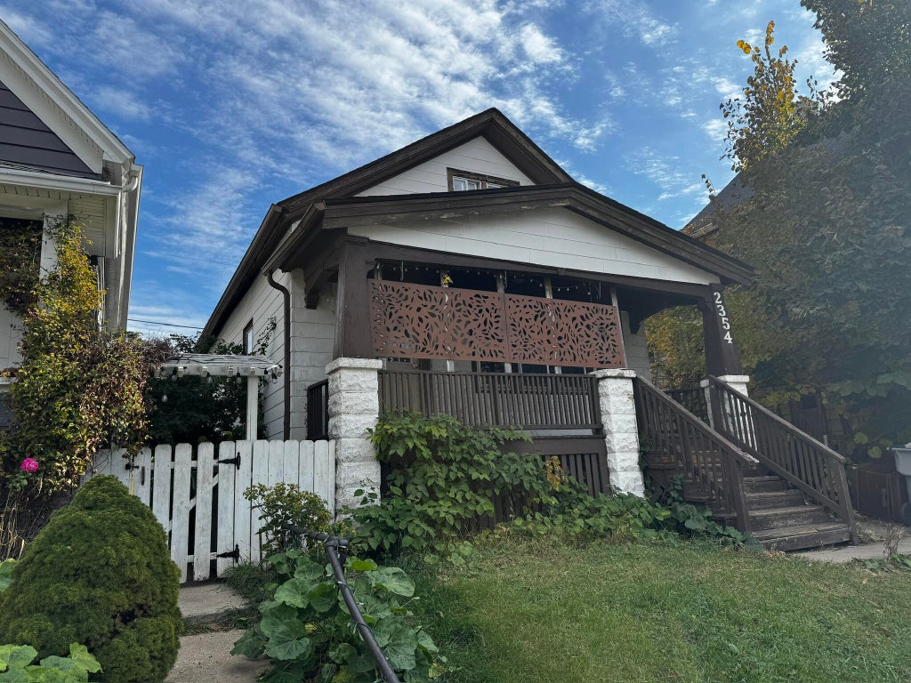 2354 S 16th St, Milwaukee