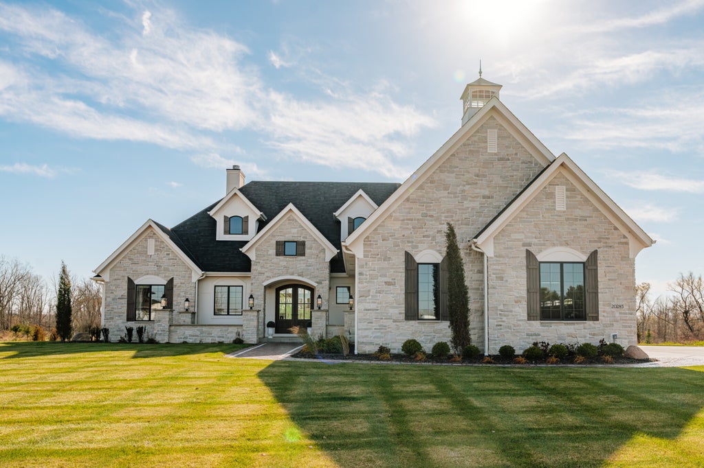 20285 Newport, Brookfield