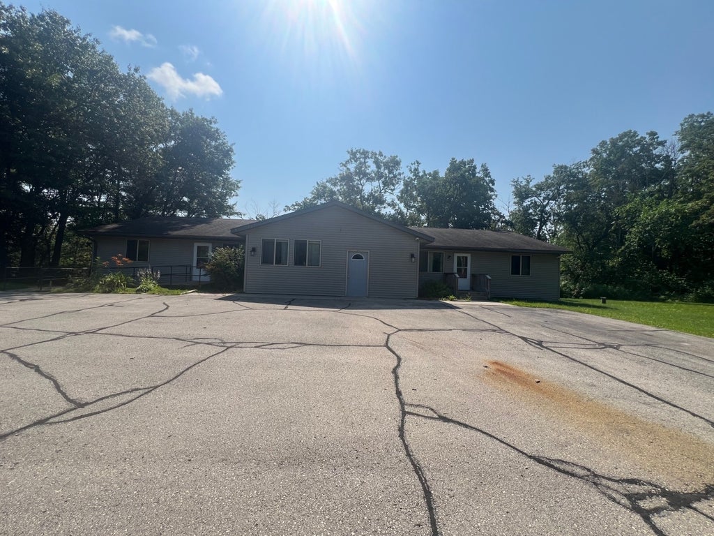 N5488 State Highway 54 -, Albion