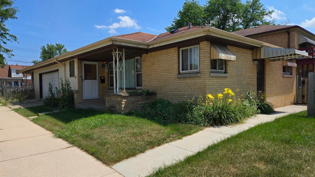 8533 W Nash St 8535, Milwaukee