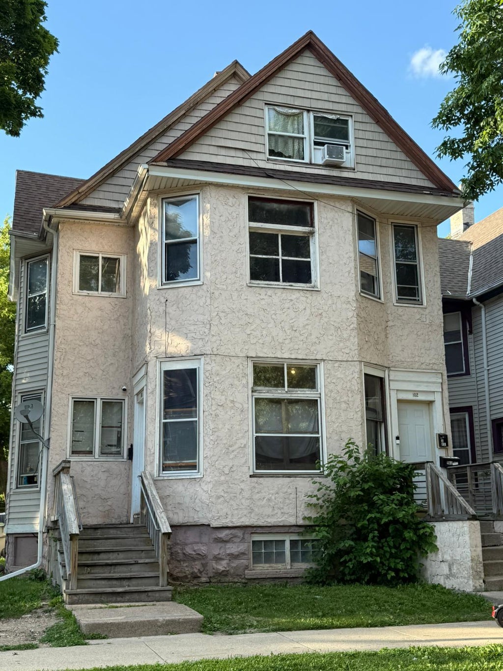 100 E Meinecke Ave 102 A, Milwaukee