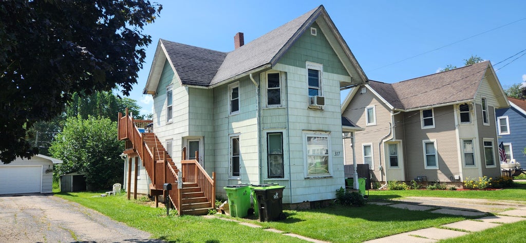 317 E Maple Ave, Beaver Dam