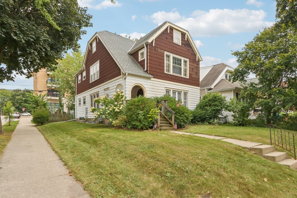 4480 N Bartlett Ave 4482, Shorewood