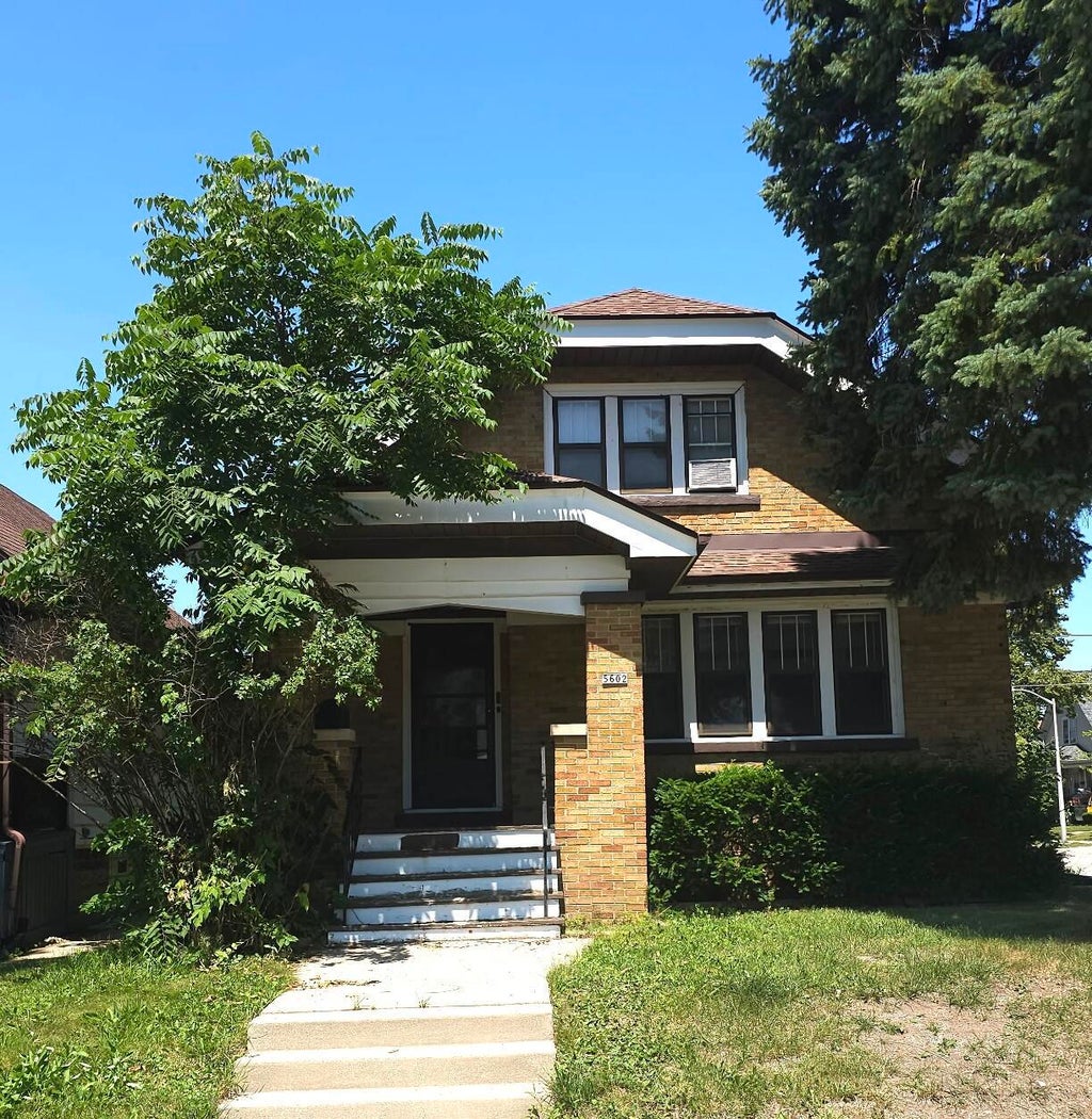 5602 W Rogers St, West Allis