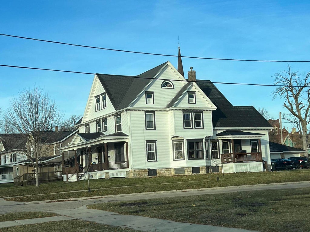 406 W Center St 404, Whitewater