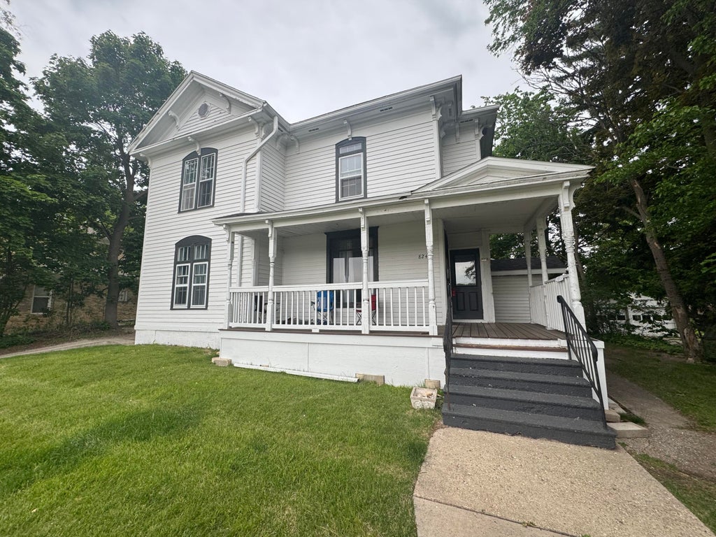 824 W Conger St, Whitewater