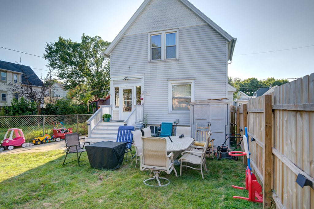 1731 S 60th St, West Allis