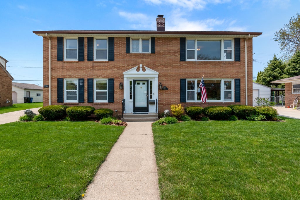 2206 N Main St, Racine