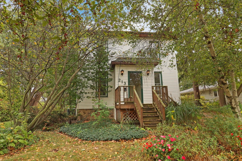 213 N Church St, Elkhorn