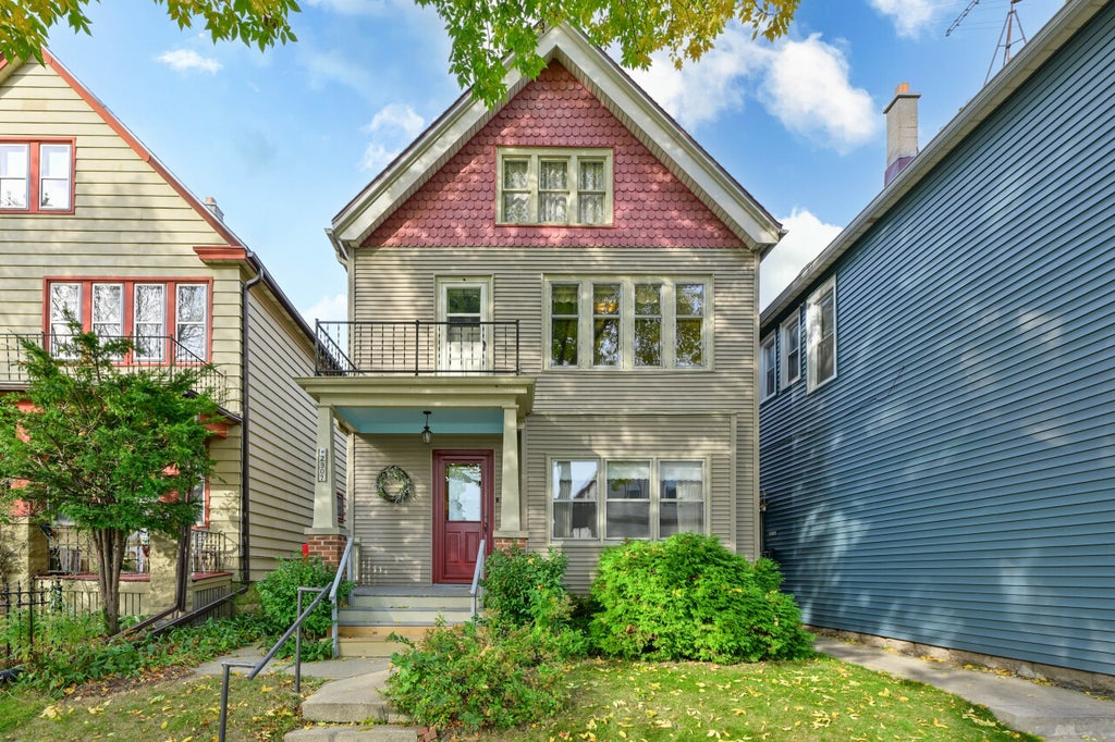 2907 S 11th St, Milwaukee