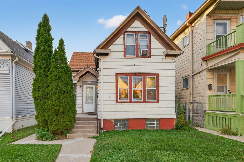 2449 S 13th St, Milwaukee