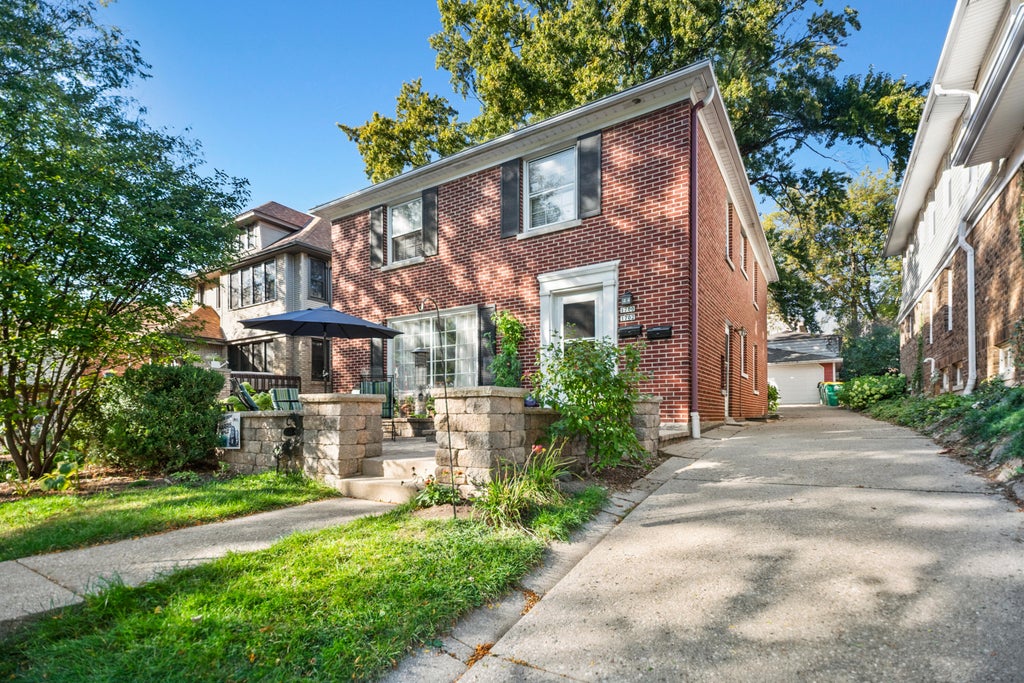 1700 E Menlo Blvd 1702, Shorewood