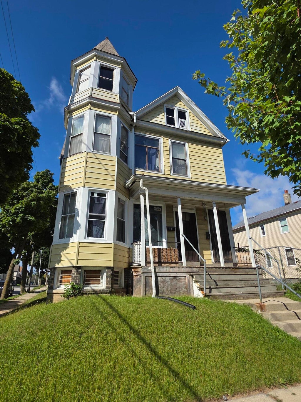 1701 N 28th St 1703, Milwaukee