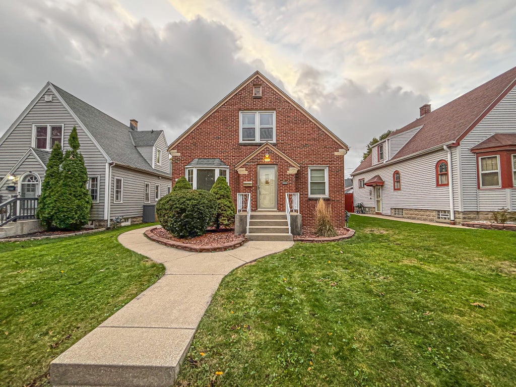 3723 S 18th St 3725, Milwaukee