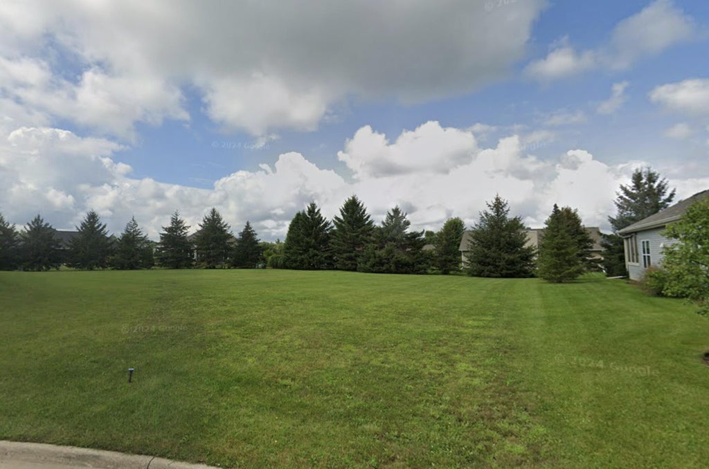 511 Woodlawn F, Williams Bay