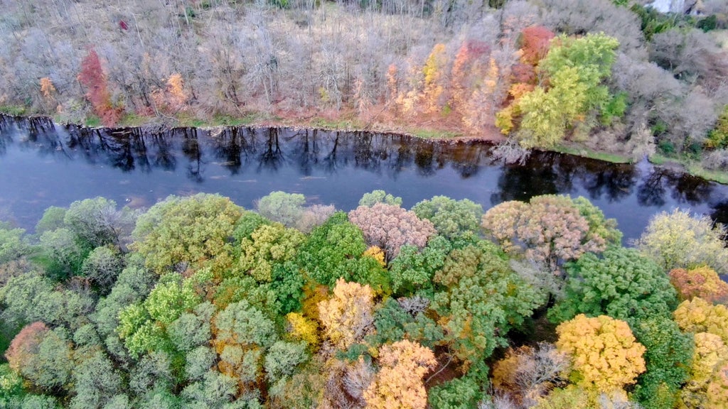 1993 Riverview Trl, Saukville