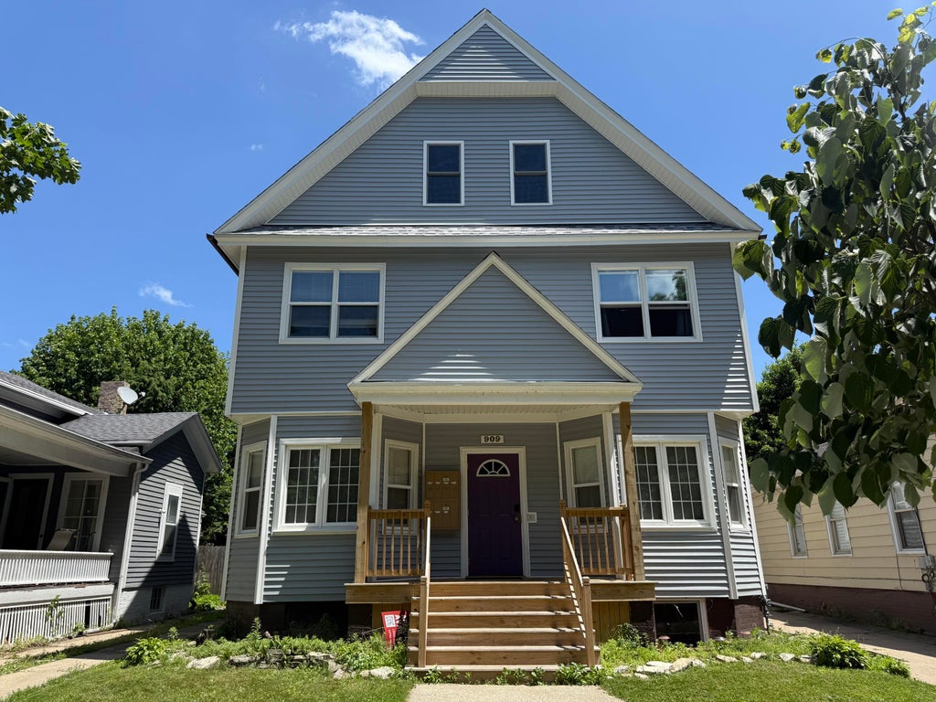 909 College Ave, Racine