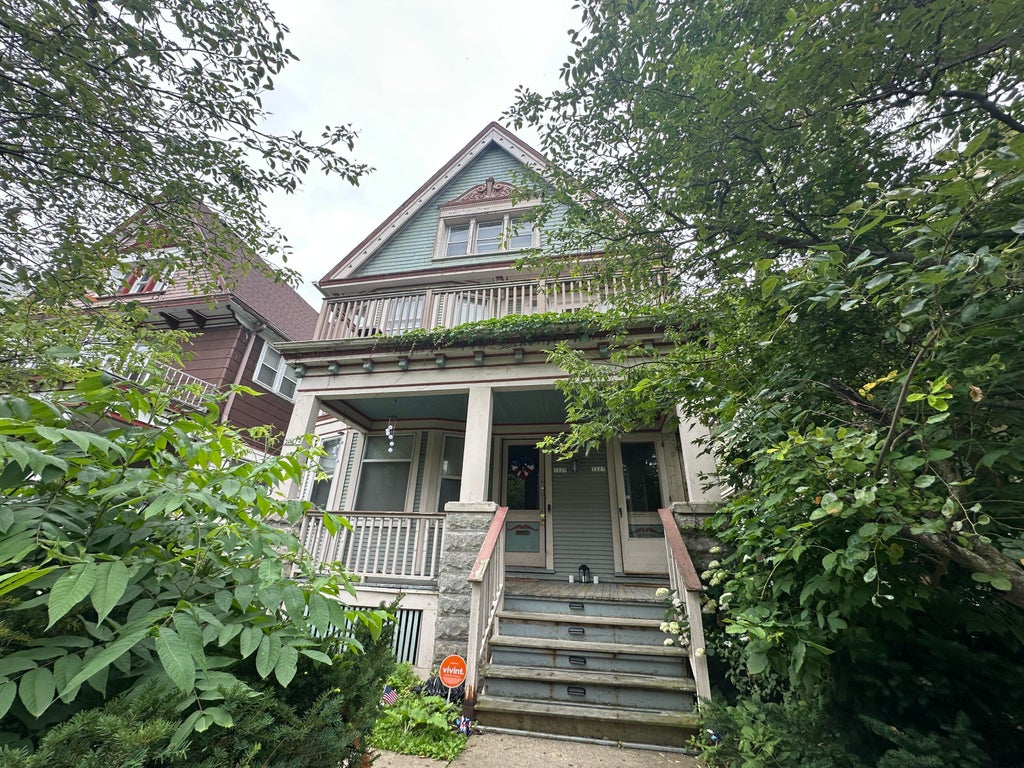 3225 W Mckinley Blvd 3227, 3227a, Milwaukee