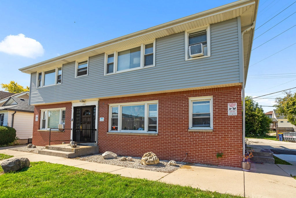 1711 S 92nd St 1-4, West Allis
