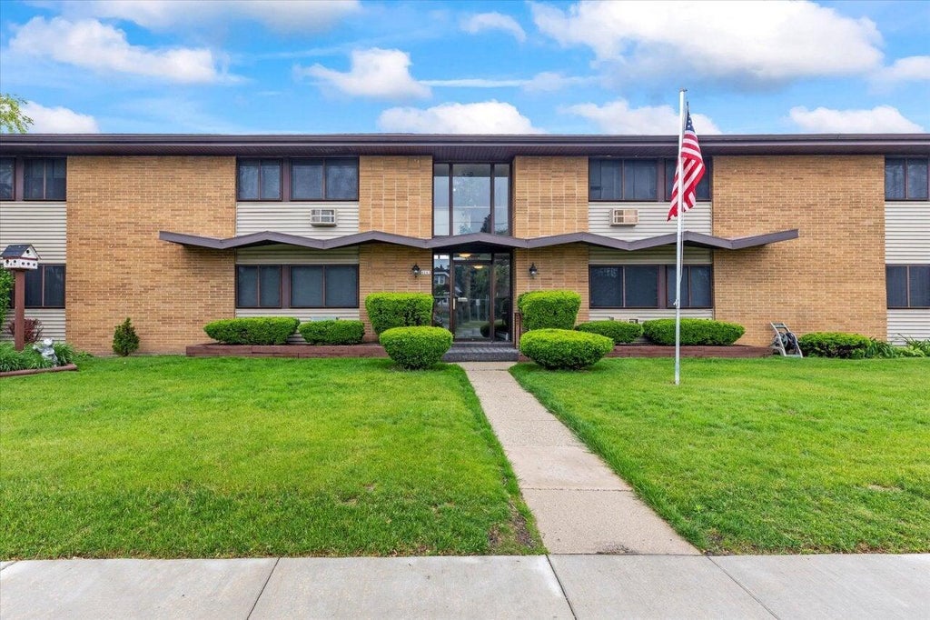 4641 S Howell Ave, Milwaukee