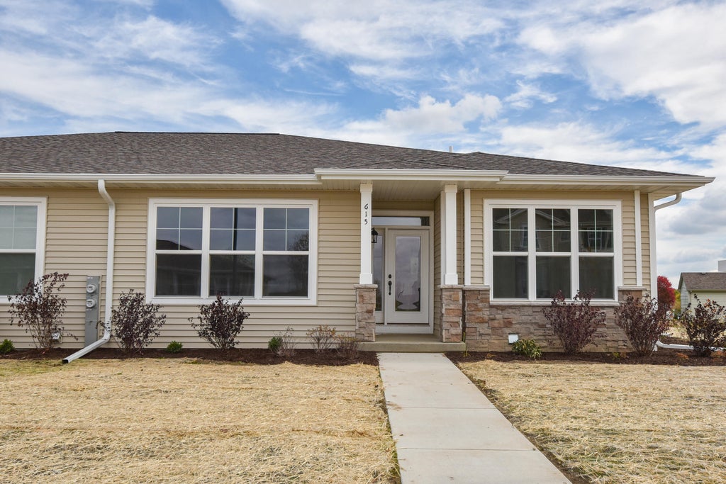 615 Hunter Oaks B, Watertown