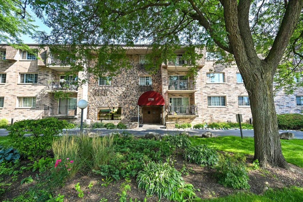 1730 W Green Tree Rd 208, Glendale