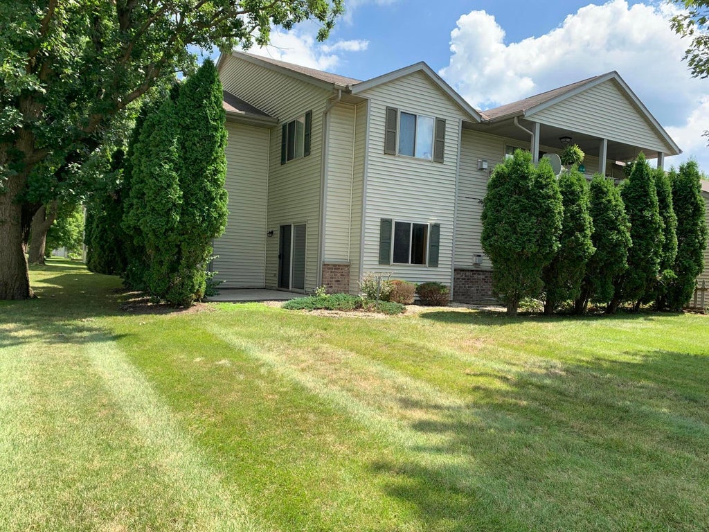 976 Roseland Dr 2, Kewaskum