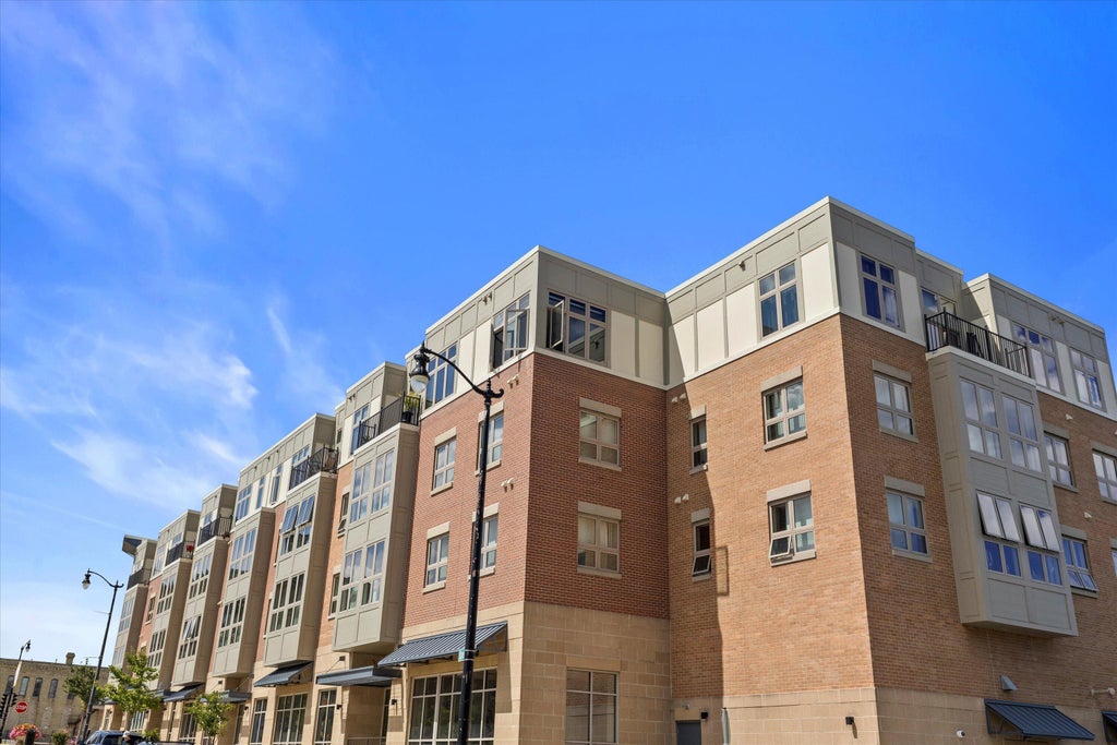 141 Main St 430, Racine