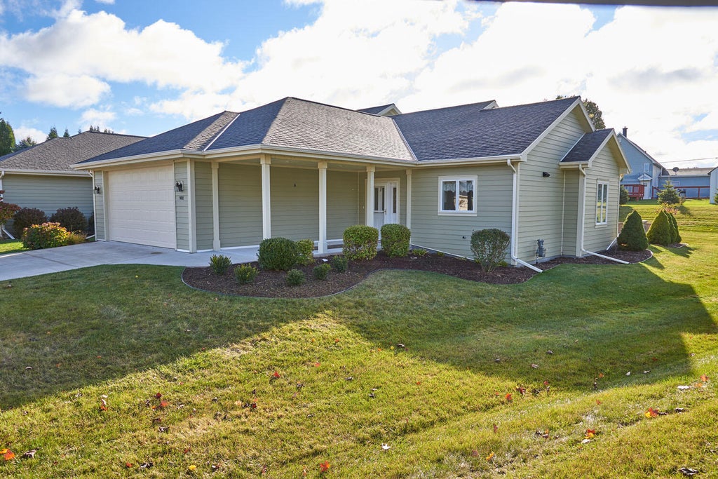 901 Hawthorne, Manitowoc