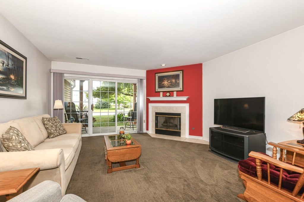 N16w26583 Wild Oats Dr C, Pewaukee