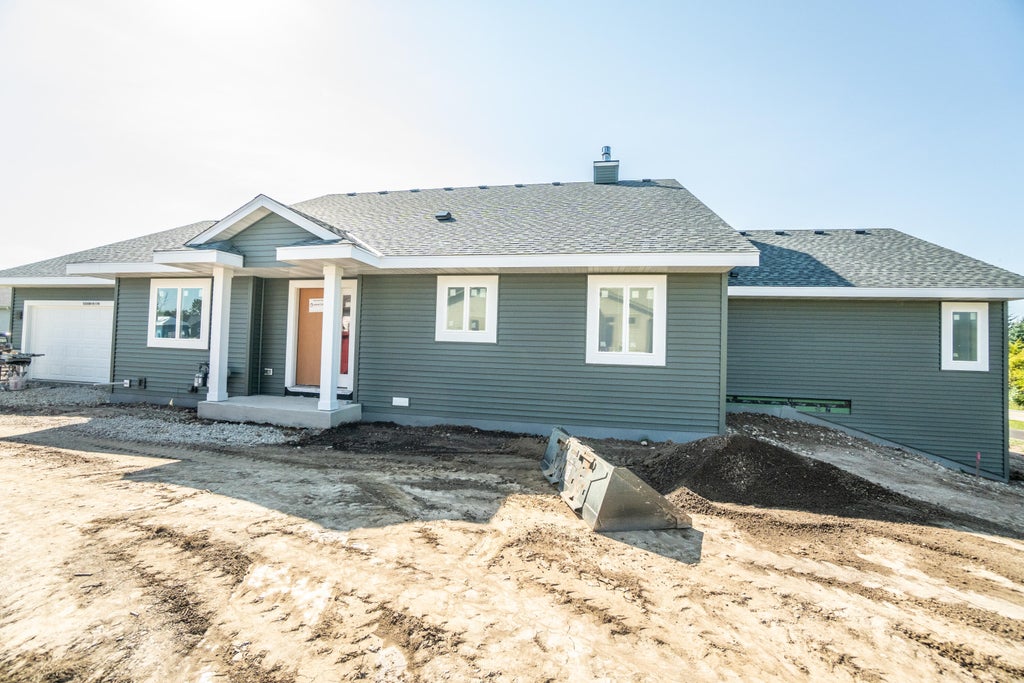 W206n16178 Stonebrook Dr, Jackson