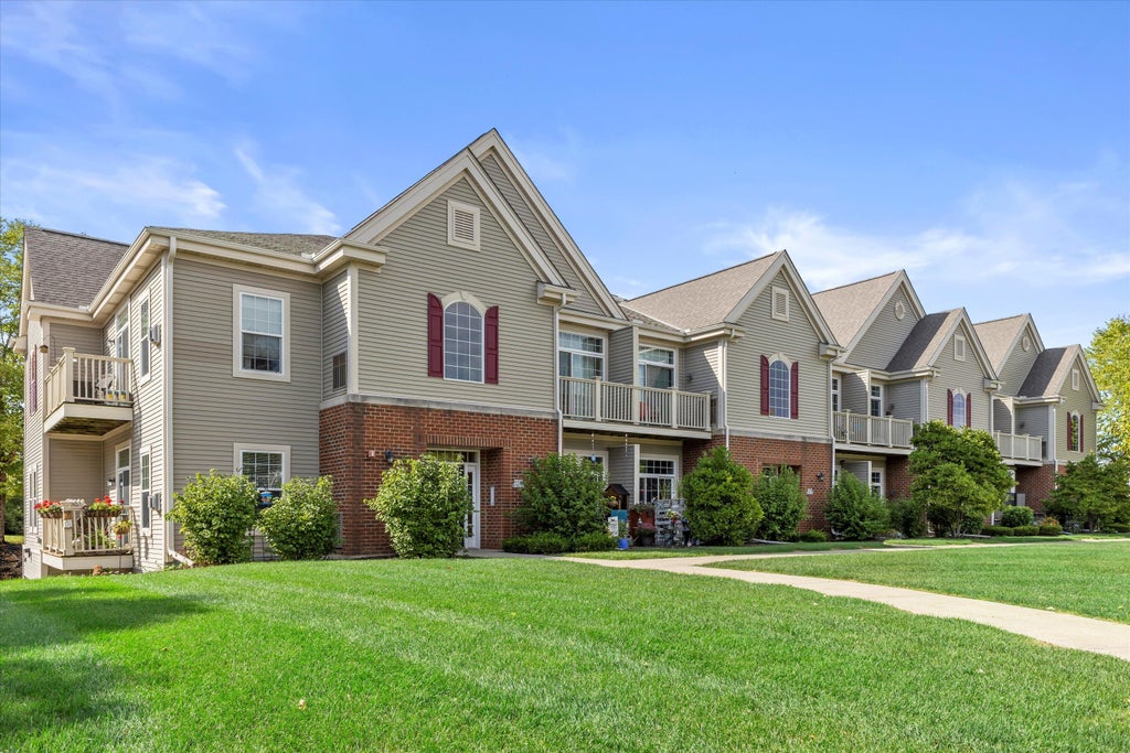 W206n16743 Blackberry Cir 1628, Jackson