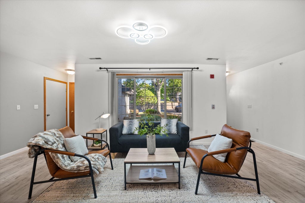 9390 W Loomis Rd 3, Franklin