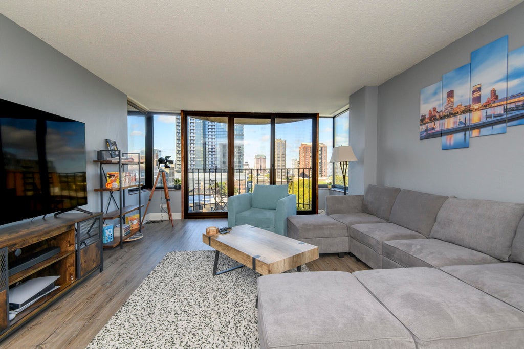 929 N Astor St 807, Milwaukee