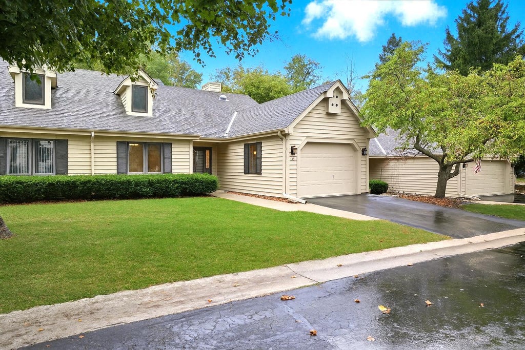 5445 Wild Cherry Cir, Greendale