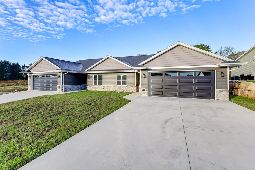 2510 Stoney Brook, Manitowoc