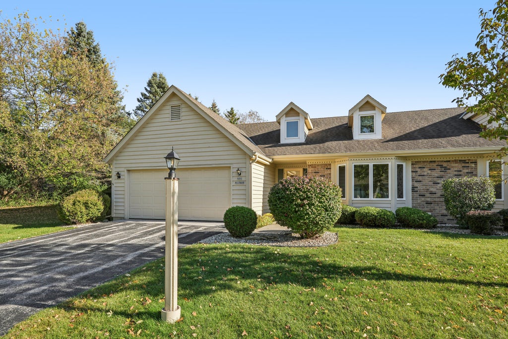 N99w17909 Appletree Ct D-102, Germantown