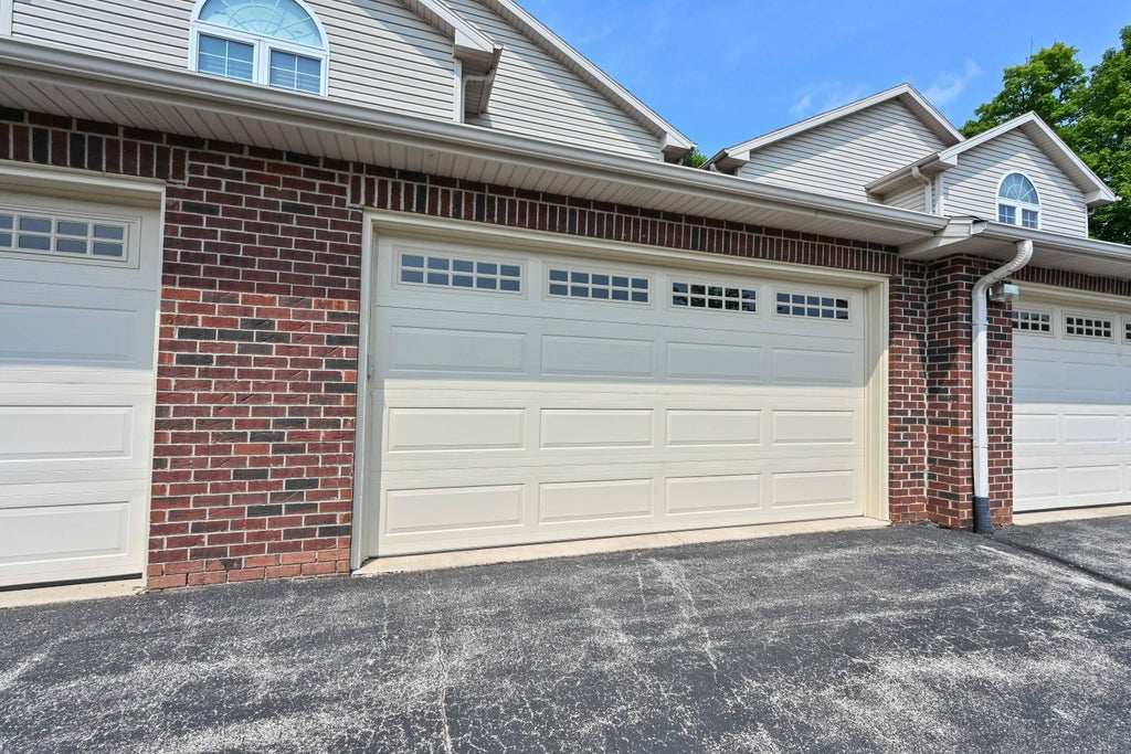 N99w14143 Seven Pines Way A, Germantown