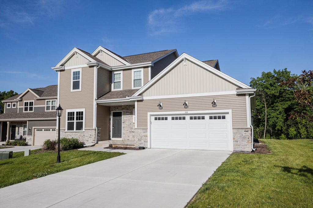 310 Paradise Ct, Hartland