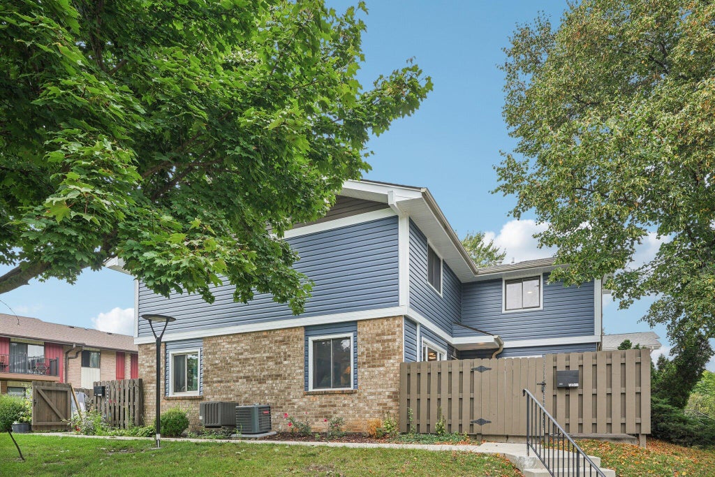 N76w14595 North Point Ct, Menomonee Falls
