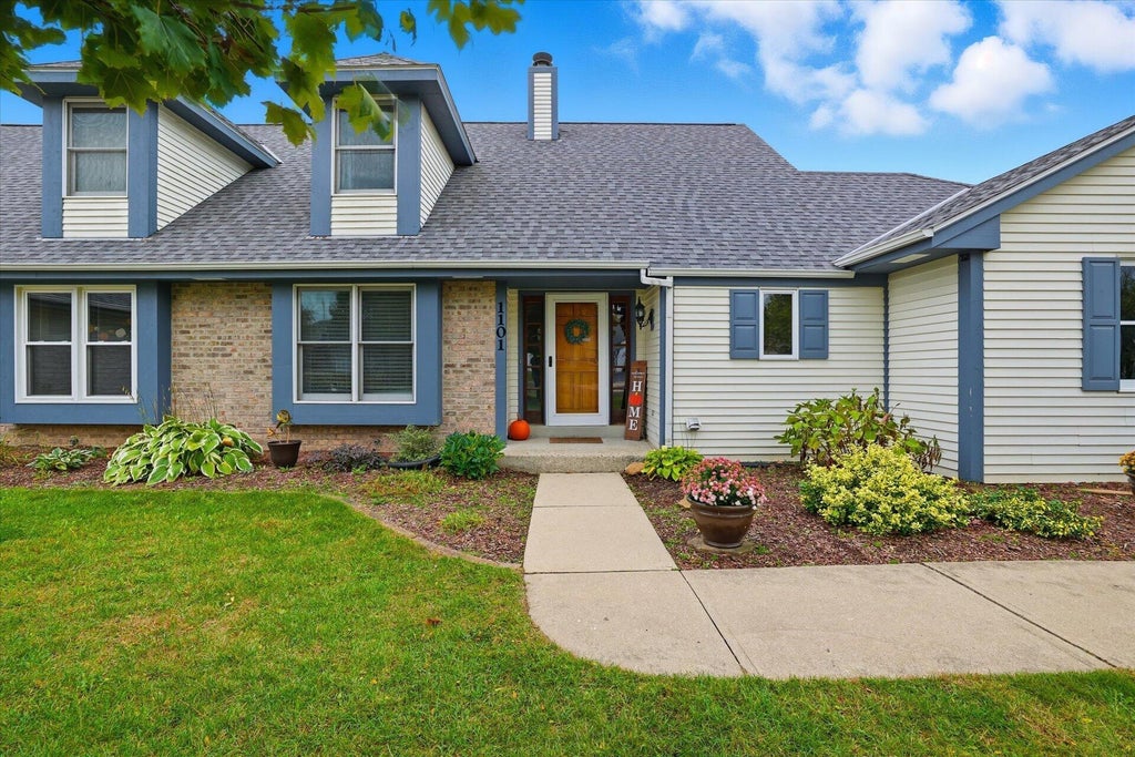 1101 Ellys Way, Slinger