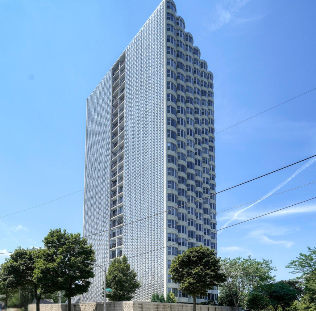 2525 S Shore Dr 22b, Milwaukee