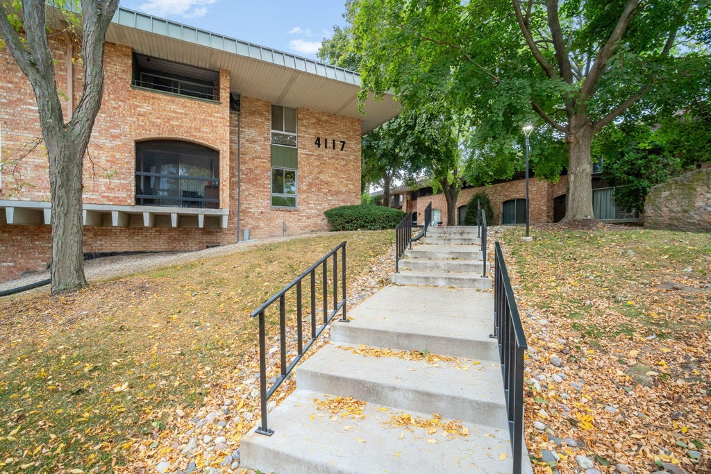 4117 W Rivers Edge Cir 1, Brown Deer